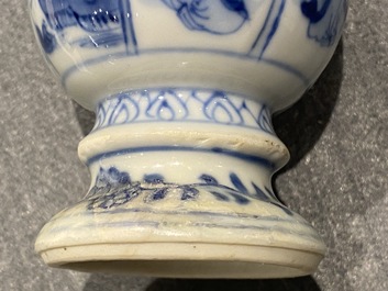 Vier Chinese blauw-witte miniatuur vazen en een huqqa basis, Kangxi